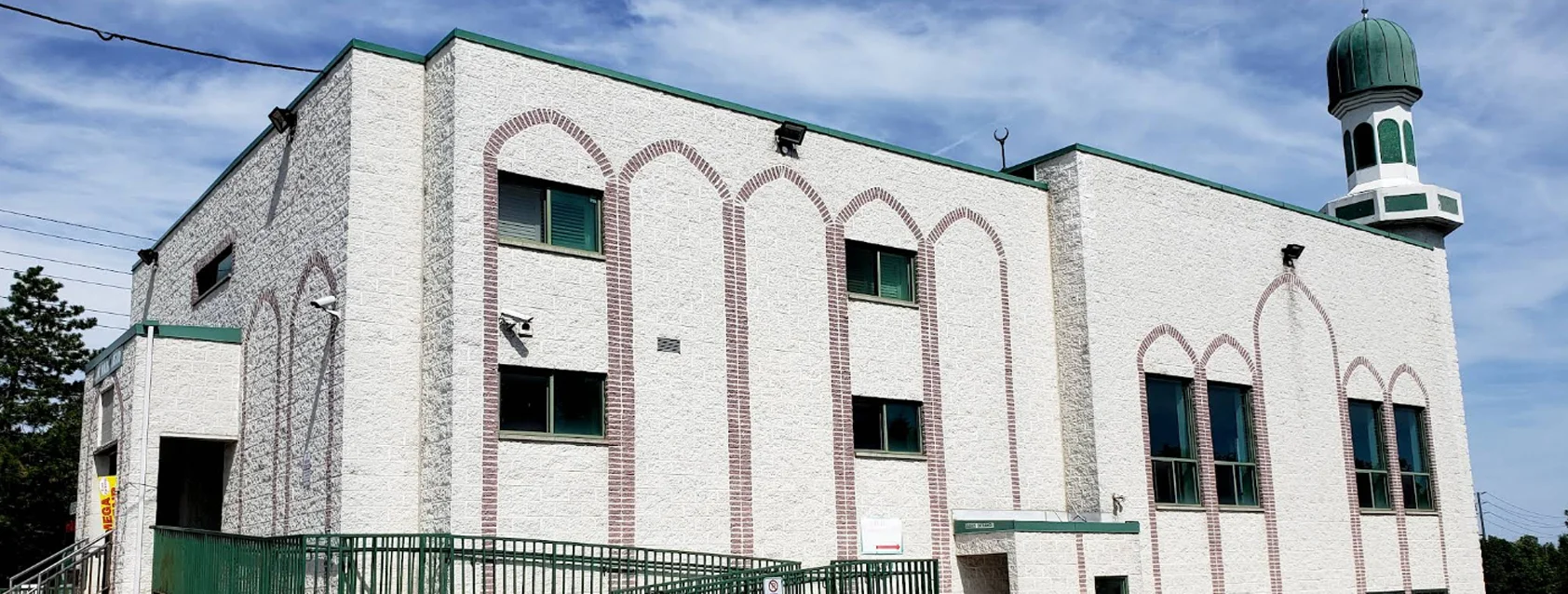 Exterior view of Jame Makki Masjid Brampton building